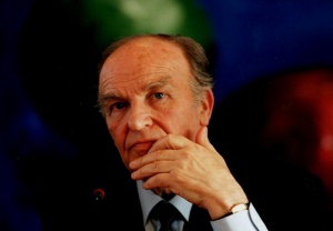 QISA FİKİRLƏR XƏZİNƏSİndə Ali İzzətbeqovi&ccedil;