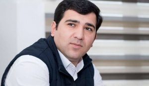 Kumiri xalq artisti Alim Qasımov olan xanəndə...