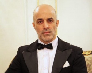 O, d&uuml;nyaş&ouml;hrətli g&uuml;rc&uuml; rejissoru Robert Sturuanın ustad siniflərində dərs alıb