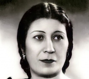 13 yaşında səhnədə deb&uuml;t etdi...