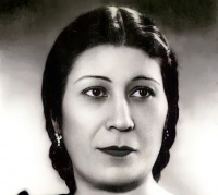 13 yaşında səhnədə debüt etdi...