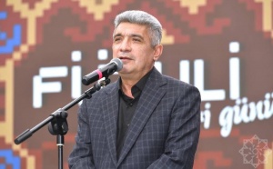 Ruhu yaşıl, səsi ağdır... -PORTRET
