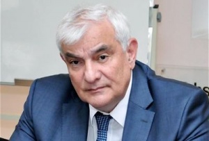 “Ədəbiyyat həmişə nəyinsə qırıldığı yerdən başlayır” – HƏR GÜN KAMAL ABDULLADAN 7 QRANULA