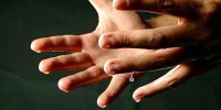 EVDƏ HƏKİM - Hiperhidroz dərhal həkim müayinəsi  tələb edir, çünki ciddi xəstəliyin əlaməti ola bilər