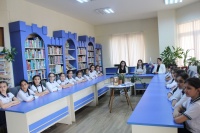 Məktəblilər kitabxanada maarifləndirici g&uuml;n ke&ccedil;iriblər