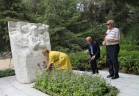 Maestro Niyazinin məzarı ziyarət olunub