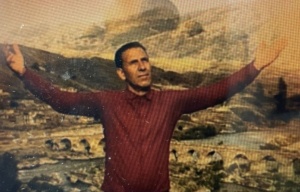 G&uuml;ney Azərbaycan Ədəbiyyatı Antologiyasında V&uuml;qar Nemətin  &ldquo;Eşqin pərdəarxası&rdquo; şeiri