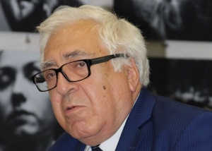 M&Uuml;TALİƏ MƏDƏNİYYƏTİ &Uuml;&Ccedil;&Uuml;N SE&Ccedil;MƏLƏR &ndash; Anar, &ldquo;Mən, sən, o və telefon&rdquo;