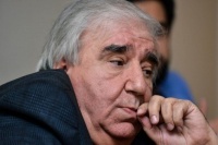 Unudulmaz sevgi şeirləri &ndash; Ramiz R&ouml;vşən, &ldquo;Yavaş-yavaş sevdim səni&rdquo;