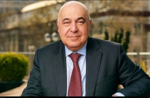 M&Uuml;TALİƏ MƏDƏNİYYƏTİ &Uuml;&Ccedil;&Uuml;N SE&Ccedil;MƏLƏR &ndash; &Ccedil;ingiz Abdullayev, &ldquo;K&ouml;rpə və k&uuml;rən pişik balası&rdquo;