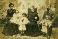 Fotoqrafiya xatirəni xilas edir, yoxsa &ouml;ld&uuml;r&uuml;r?