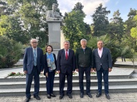 Türk Mədəniyyəti və İrsi Fondunun prezidenti Şəkidə Bəxtiyar Vahabzadənin Ev Muzeyini ziyarət edib
