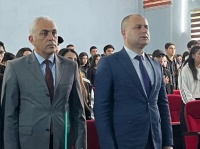 "​M&uuml;əllim &ouml;mr&uuml;n&uuml;n işığı: İllərin o tayından gələn səs, və ya bizim tarix m&uuml;əllimi"