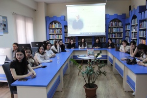 Uşaq ədəbiyyatı mövzusunda ədəbi müzakirə keçirilib