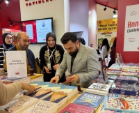 Azərbaycanlı yazı&ccedil;ı T&uuml;rkiyədəki kitab sərgisində oxucularla g&ouml;r&uuml;ş&uuml;b
