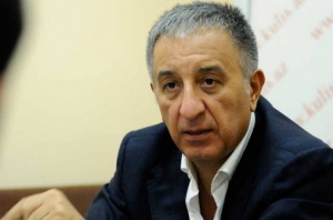 Riyaziyyatdan jurnalistikaya, oradan diplomatiyaya