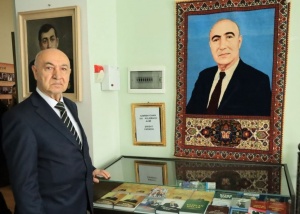 &Ouml;lkənin ən tanınmış poliqraf&ccedil;ısı ilə g&ouml;r&uuml;ş ke&ccedil;irilib