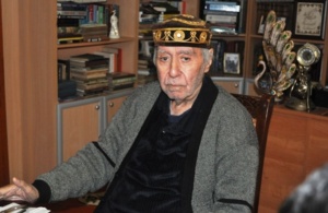 Onun &ouml;mr&uuml; başdan-ayağa işıqdan, nurdan yoğrulmuşdu