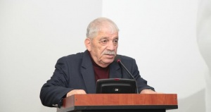 İstəyi ilə əməli &uuml;st-&uuml;stə d&uuml;şən rejissor