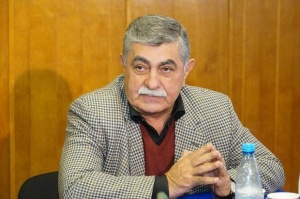 Bir n&ouml;mrəli teatr bilicisi