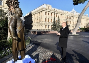 Hacı Zeynalabdin Tağıyevin Bakıda ucaldılan abidəsinin açılışı mərasimi barədə