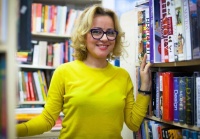 Çörəyi kitabdan çıxan qadın – NİGAR KÖÇƏRLİ