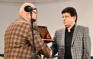 Fitri istedad, növbədənkanar üzvlük, açıq qapılar