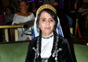 Səhnəmizdə dir&ccedil;ələn dəyərlər: Teatr hara gedir?