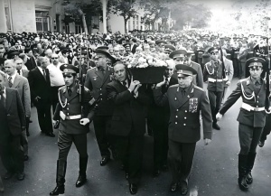 Tarixi foto: 1978-ci il, qətlə yetirilmiş nazirin dəfni