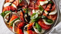 Ən məşhur yay yeməkləri &ndash; Kapreze salatı
