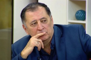 M&Uuml;TALİƏ MƏDƏNİYYƏTİ &Uuml;&Ccedil;&Uuml;N SE&Ccedil;MƏLƏR &ndash; Baba Vəziroğlunun şeirləri