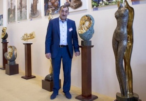 Uşaqkən özünü Tom Soyerə, Robinzon Kruzoya bənzədirdi...