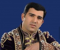 Kumiri xalq artisti Alim Qasımov olan xanəndə...