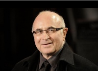 Kobud səsli, incə qəlbli Bob Hoskins
