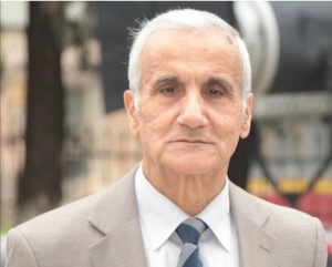 Sənədli filmlər çəkməyi sevir