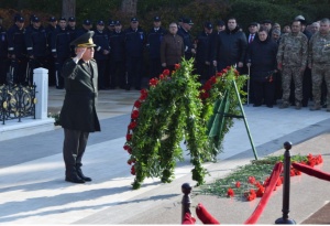 Respublika Veteranlar Təşkilatının əməkdaşları Ümummilli lider Heydər Əliyevin məzarını ziyarət ediblər