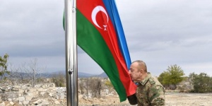 &Uuml;&ccedil;rəngli bayraq &ndash; ESSE