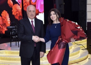 Bir ayrı təmtəraq