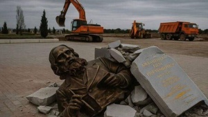 Ayvazovskinin b&uuml;st&uuml; &uuml;stə bir ne&ccedil;ə s&ouml;z