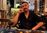 Amma bu fədakarlıq sakit, səs-küysüz bir fədakarlıqdır