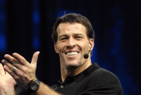 KİTAB BƏLƏD&Ccedil;İSİndə &ndash; Entoni Robbins, &laquo;&Ouml;z&uuml;ndə nəhəngi oyat&raquo;