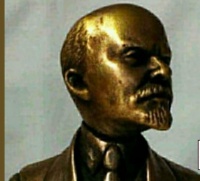 G&uuml;l&uuml;ş klubunda Leninn b&uuml;st&uuml;