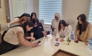 GÜNÜN FOTOSU: Lənkəranda qızlar üçün təşkil edilmiş ödənişsiz bacarıq inkişafı təlimləri uğurla davam edir
