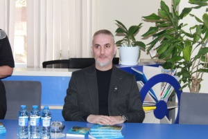 Gənclərin inkişafına t&ouml;hfə: yazı&ccedil;ı İlqar Kamil ilə g&ouml;r&uuml;ş ke&ccedil;irilib