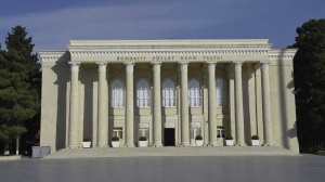 Yeniliklərlə dolu teatr m&ouml;vs&uuml;m&uuml;