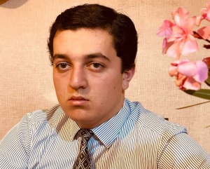 Biri ikisində  Şəhriyar Məmmədzadənin deb&uuml;t&uuml; ilə