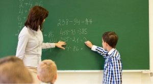 M&uuml;əllimin artan iş y&uuml;k&uuml; şagirdlərdən də yan ke&ccedil;mir - AKTUAL