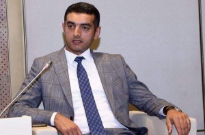 “Biri ikisində” – İntiqam Yaşarın şeiri ilə