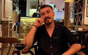 Bu d&uuml;nyanın qanunlarına tabe olmaq &uuml;&ccedil;&uuml;n deyil, onu aşmaq &uuml;&ccedil;&uuml;n yaranmaq -ESSE