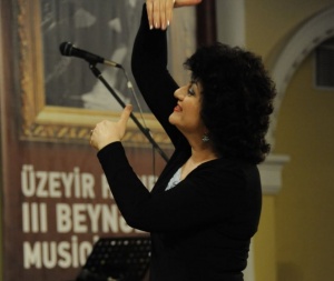 Harmoniya yaradan əllər: Elnarə Kərimova